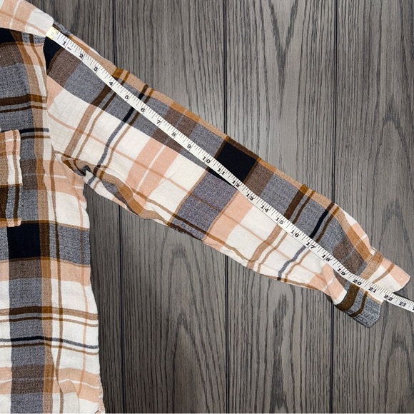 Pilcro | Anthro Relaxed Long-Sleeve Checkered Button-Up Shirt in Ivory Plaid - Picture 11 of 11